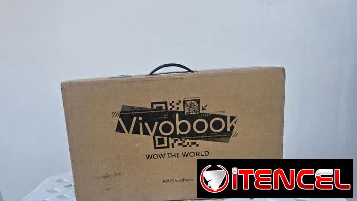 Laptop Asus VivoBook Ryzen 3 nueva en caja