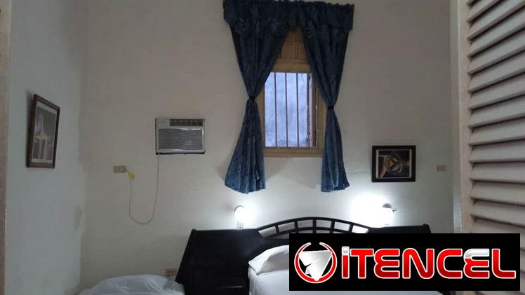 SE RENTA CASA COLONIAL A UNA CUADRA DE LA ESCALINATA DE LA UNIVERSIDAD DE LA HABANA(con wifi). 54026428