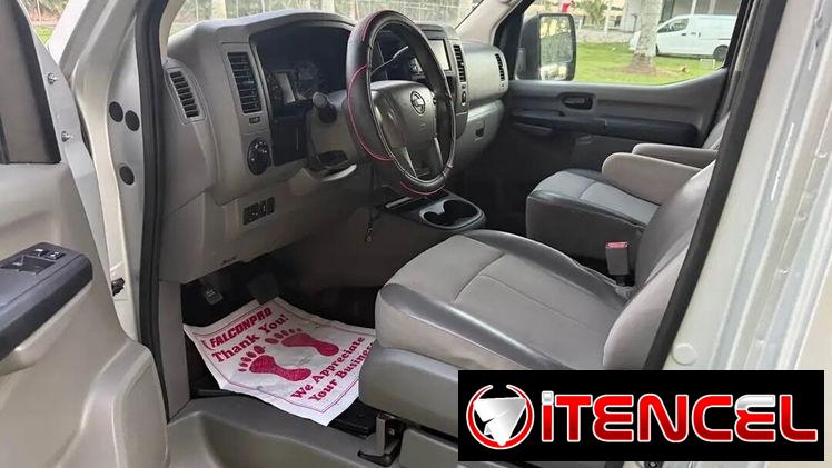 Minivan Nissan