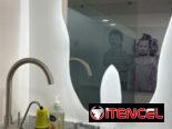 En nuestro negocio creamos espejos aéreos con luces LED neón totalmente personalizados,