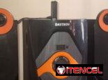 Equipo de música marca Daytron,con USB para memoria flash.