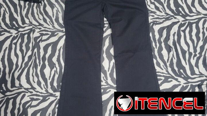 pantaloneta de mujer, pantaloneta de adolescente, pantaloneta juvenil, pantalones negros de mujer, vaqueros de mujer