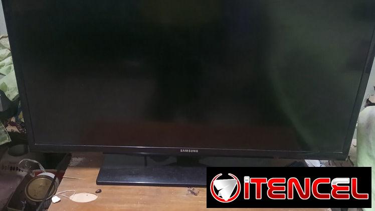 Solo PARA PIEZÁS  porque tiene la pantalla rajada (Modelo Viejo 2014 ) tv plasma de 32 pulgadas marca Samsung