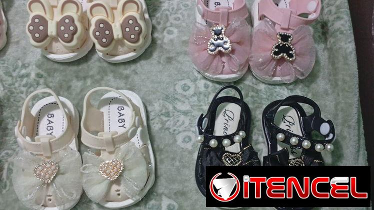 Bellas sandalias para niñas