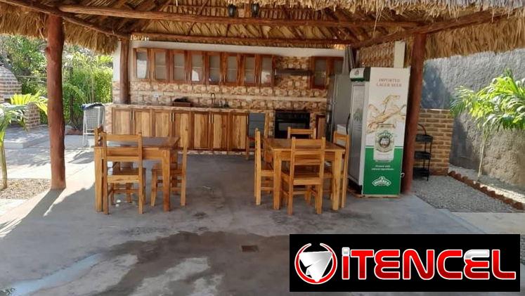 Renta casa con piscina,paneles solares,con todas las comodidades en Guanabo