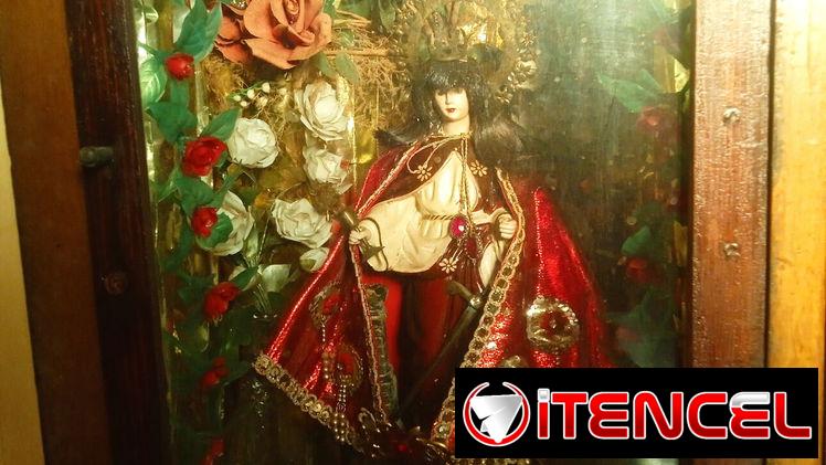 Virgen de la Caridad. Se da con Altar y los accesorios que tiene dentro.