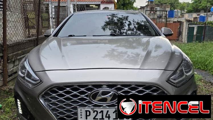 Vendo o negocio yhunday del 2017 hecho 20 carro impecable