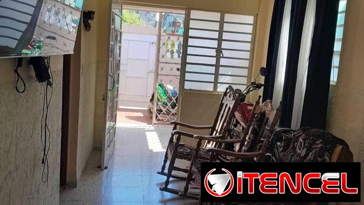 Vendo Casa con garaje 2 cuartos Playa 50mil 53582376