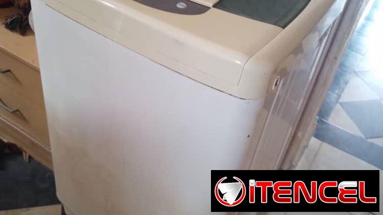Se vende lavadora con problema en uno de los botones de la pizarra.