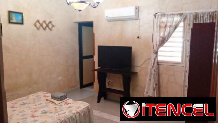Se renta alojamiento veraniego de 3 habitaciones en Guanabo con piscina grande.58858577