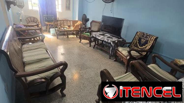 Venta de hermoso apartamento en edificio de microbrigada en el Vedado, cercano a las céntricas esquinas de 23 y 12 !!!