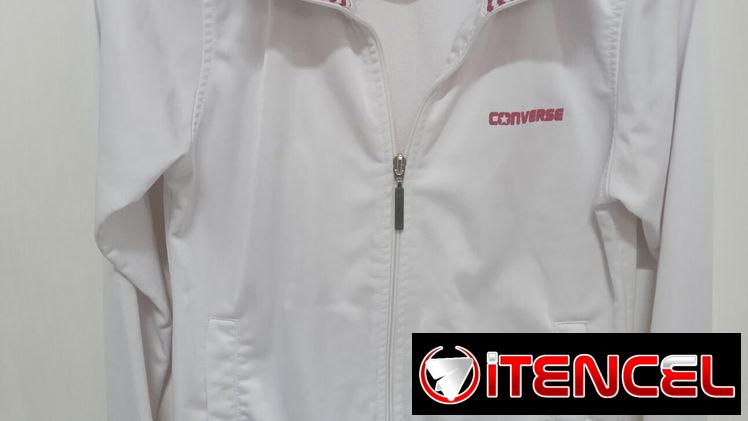 Abrigo Marca “Converse”