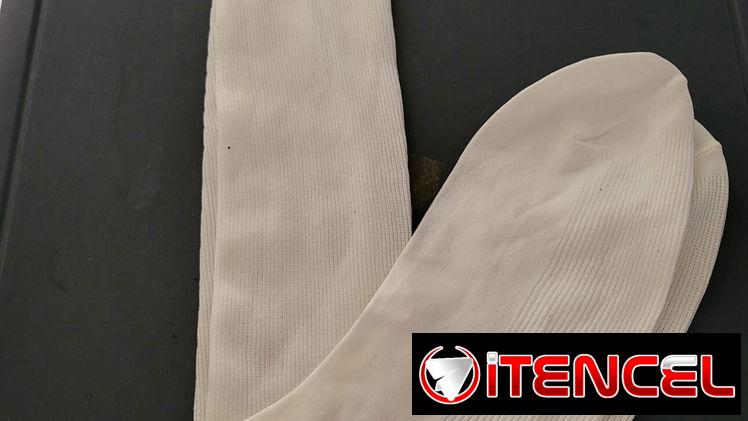 Medias largas blancas de escuela