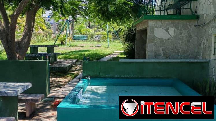 Casa de renta en Guanabo a 3 cuadras del mar. No se va la luz tengo paneles solares y baterías.