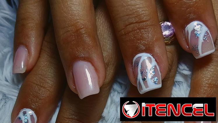 Manicura profesional en tecnicas de gel y acrilico