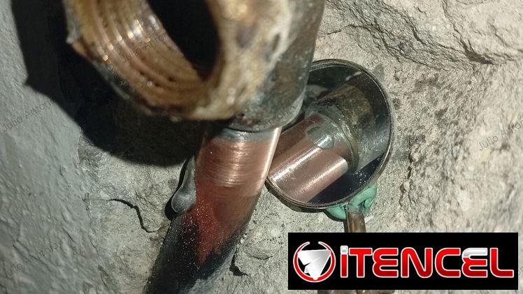 Plomero, plomeria, instalación sanitaria con tubos de PVC originales y válvula antirretorno.