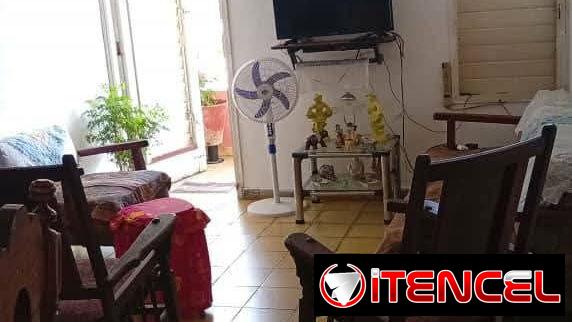 Apartamento de 2 Cuartos en 1er Piso en Edificio Microbrigada en Casino Deportivo !!!