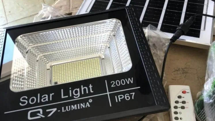 LÁMPARA SOLAR DE 200 W