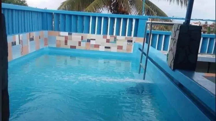 Renta de piscina con posibilidad de habitación.