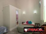 Se alquila habitacion amplia con acceso directo al balcon por horas o dias