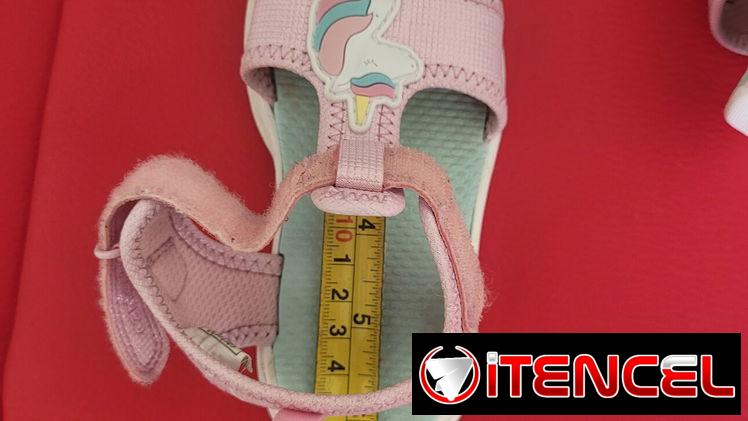 Sandalias con luz para niña