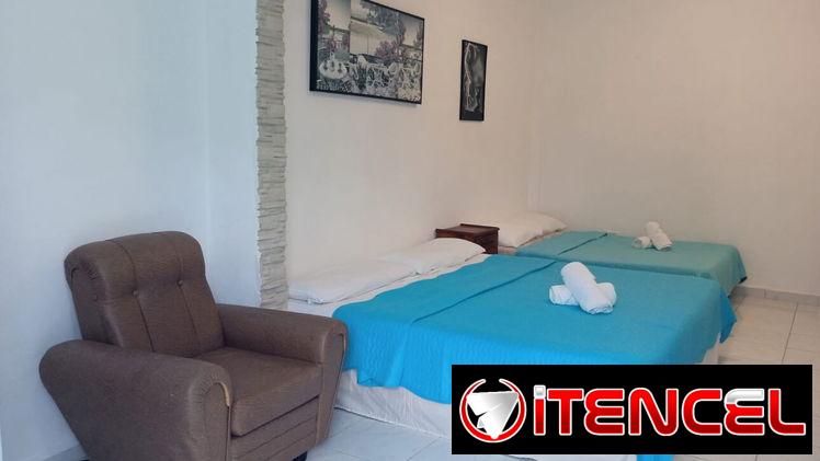 Hostal en el centro del vedado con 1400m²..con 7 habitaciones. Piscina…y mucho mas.