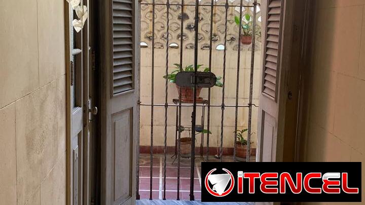 Se vende casa de 2 plantas en La Víbora.