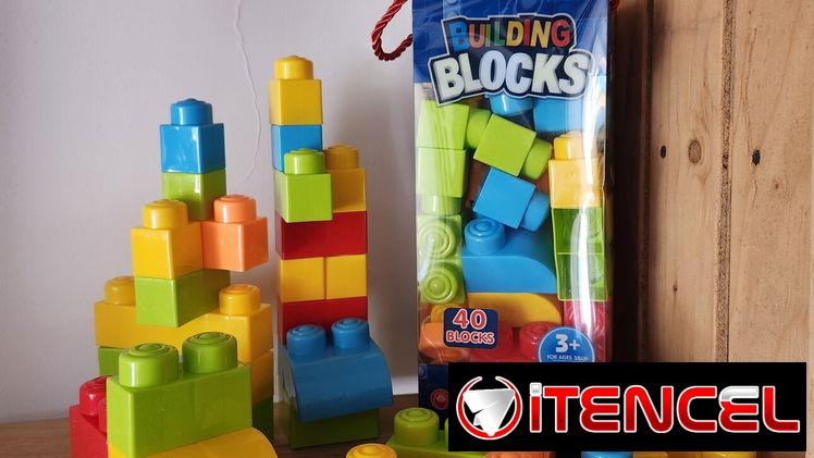 Se vende variedad de bloques de construcción para los más pequeños de casa