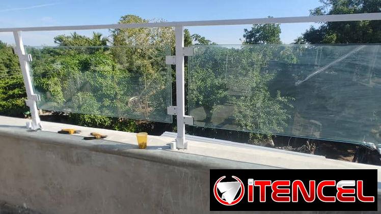 Fabricación profesional en aluminio y cristal