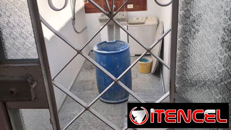 Se vende casa. Solo interesados, oímos propuestas.