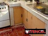 Casa en La Víbora de dos plantas con 2 habitaciones, carpoch y patio de tierra !!!