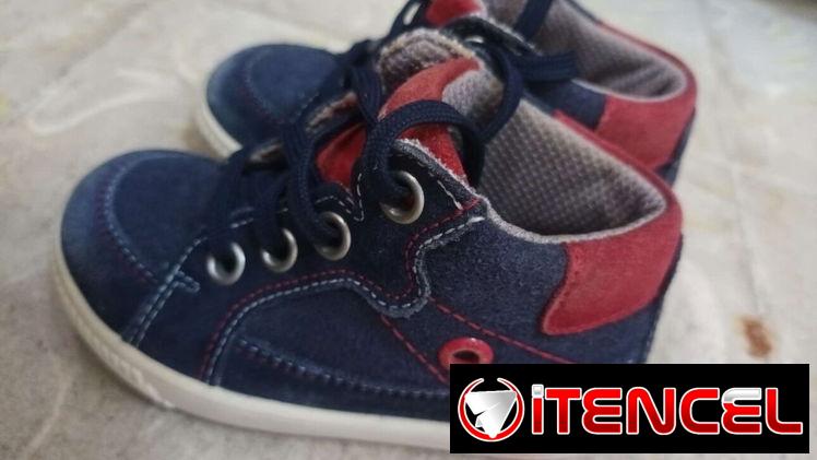 Vendo zapaticos de uso para niña y niño. Sandalias, boticas, y sandalias cerradas.