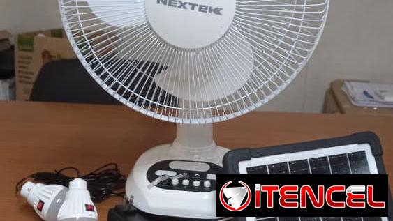 VENTILADOR RECARGABLE DE MESA CON PANEL SOLAR Y 2 BOMBILLOS , ENTREGA DE FACTURA. VARIEDAD DE LÁMPARAS Y VENTILADORES