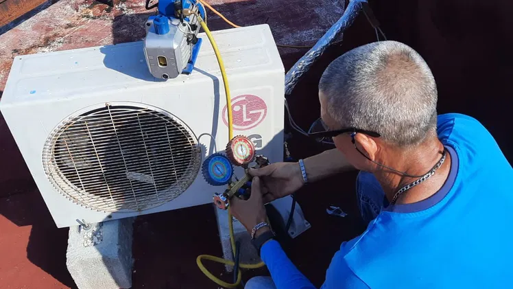 Seriedad, profesionalidad y garantía en trabajos con equipos de clima. 52966031