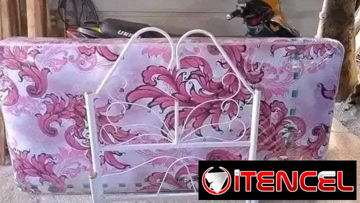 Cama y colchon personal