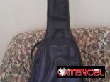 Estuches de guitarra y três cubano