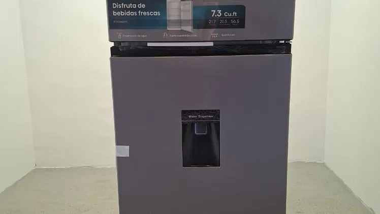 Refrigerador Hisense de 7.27 pies