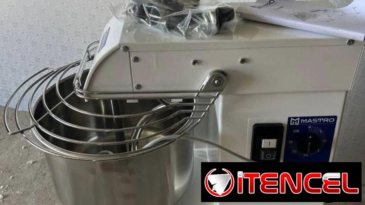 Amasadora sobadora de espiral de 12 kg/16 litros  Capacidad de masa 12 kg Capacidad de harina 8 kg 220 volt, nueva