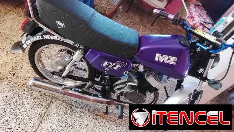 Vendo  moto con carrocería mz 251 unidad de ax100