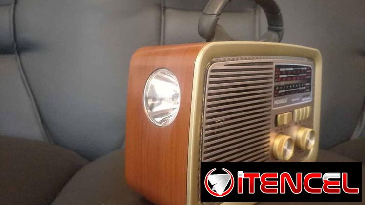 Radio de corriente 110 voll y bateria Funciona sin corriente tambien.