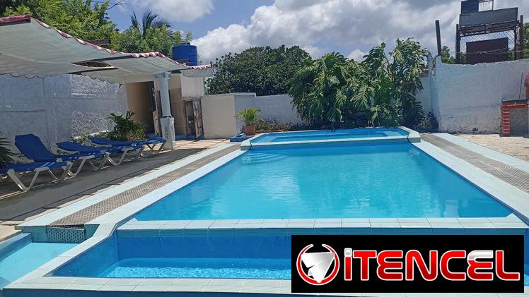 Piscina con recirculación y jacuzzi en renta  ,Playa de Guanabo +53 52463651 , 10 cuadras del mar , Y