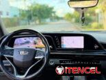 Cadillac Escalade ,Combina un diseño imponente con detalles de alta gama,motor V8 de gasolina