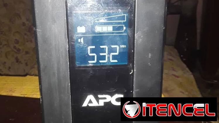 Back-UPS APC Pro 550 de 6 tomas, con batería y con 2 cables para conectar 1 PC y 1 Monitor en 85 USD