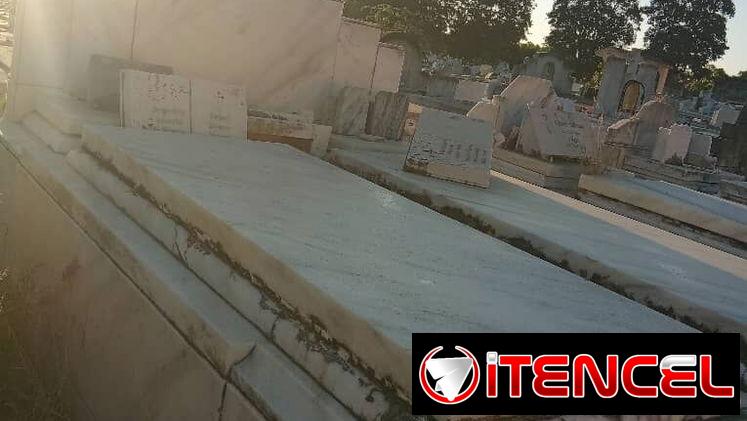 Vendo Dos bóvedas cementerio colón