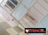 Ventanas de hierro con sus cristales en 70 mil.,puerta de marquetería de aluminio y cristalería en 70 mil.,