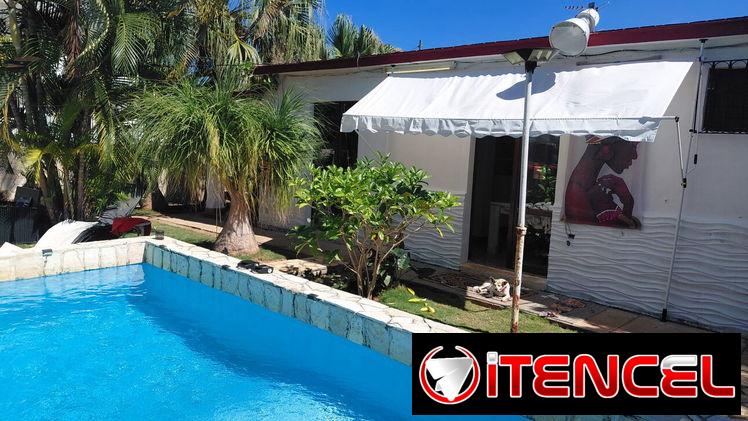 Se vende casa independiente con piscina, garaje con permiso de renta con superficie de500m²