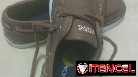 Zapatos de niño nuevos