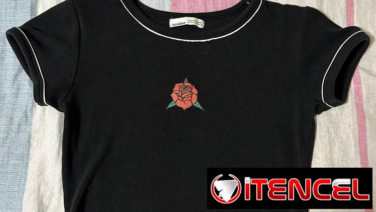 🌸5 usd Pulover negro corto marca Pull & Bear de uso en buen estado. Talla M.🌸