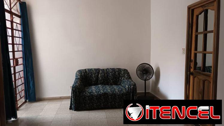 SE RENTA APTO PRIVADO DE UNA HABITACIÓN POR 25 Y MALECON EN CENTRO HABANA. 54026428