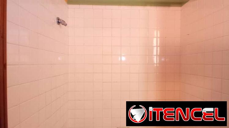Se vende apto en calle Linea. Amplio, bonito y en buen estado